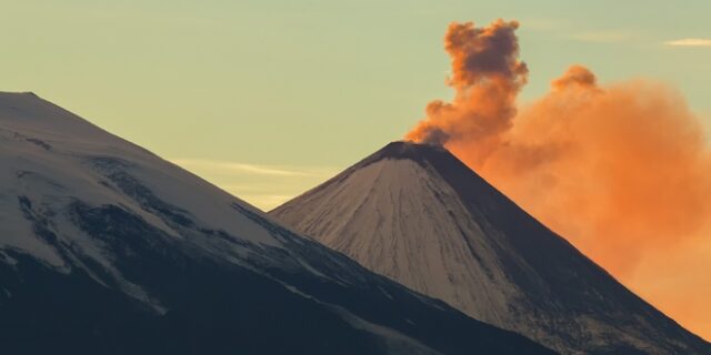 Εξερράγη το υψηλότερο ηφαίστειο της Ευρασίας