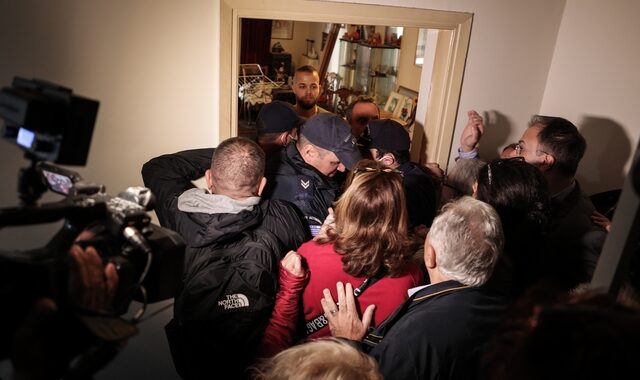 Έξωση στην Ιωάννα Κολοβού: Έσπασαν την πόρτα για να της πάρουν το σπίτι