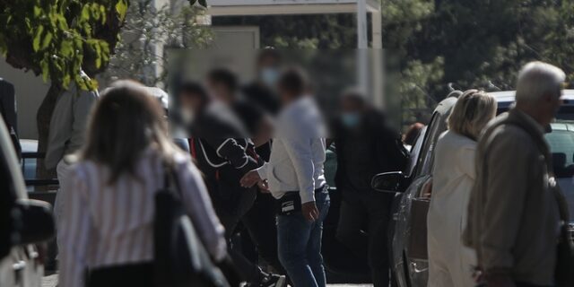 Κολωνός: Προθεσμία για την Τρίτη πήραν οι δύο συλληφθέντες
