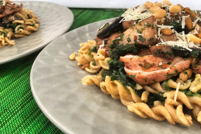 Μαγείρεψε κοτόπουλο masala με σπανάκι σαν αυτό των chef
