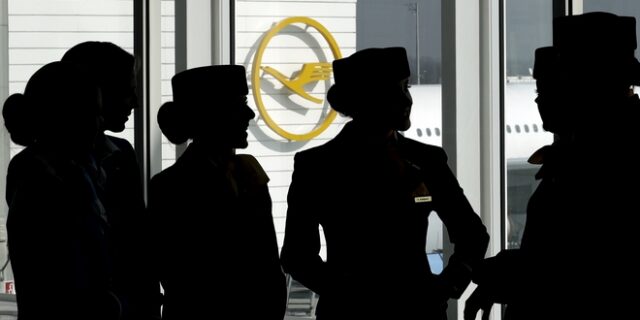 Αυξήσεις μισθών ανακοίνωσε η Lufthansa για το πλήρωμα καμπίνας