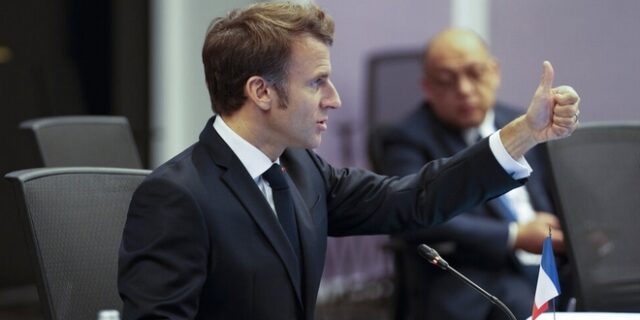 COP27 – Μακρόν: Καλεί ΗΠΑ και Κίνα να καταβάλουν το “μερίδιό” τους για τις φτωχές χώρες