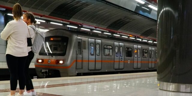 Αιγάλεω: Πτώση γυναίκας στις ράγες του Μετρό – Ανασύρθηκε τραυματισμένη