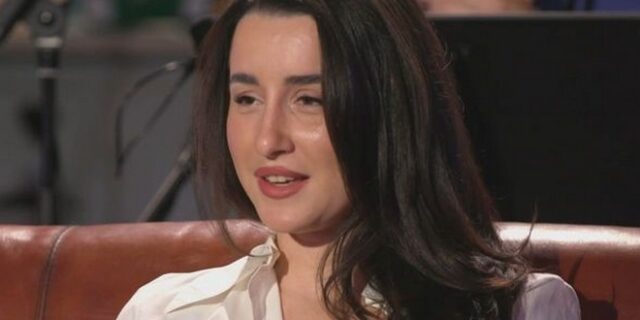 Μουσικό Κουτί: Η κόρη του Θάνου Μικρούτσικου θυμάται την πρώτη μελωδία που άκουσε από τον πατέρα της στο πιάνο