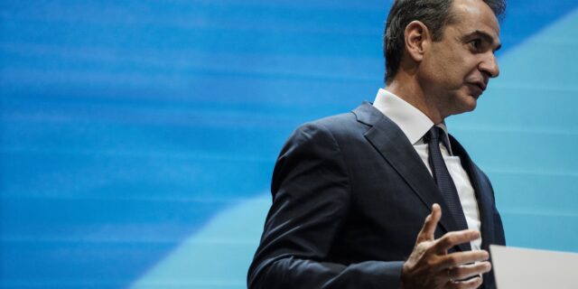 Ποδαρικό στο 2023 με εκλογές ή καλό καλοκαίρι; Το δίλημμα Μητσοτάκη