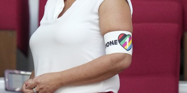 Μουντιάλ 2022: Ανάρπαστα τα περιβραχιόνια ‘OneLove’ μετά την απαγόρευσή τους από τη FIFA