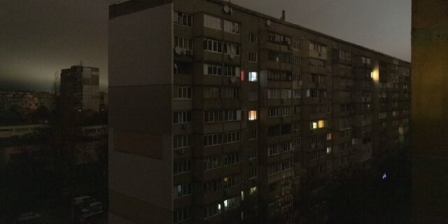 Ουκρανία: Φόβοι για νέους βομβαρδισμούς τη νύχτα – 100 πυραύλους εκτόξευσε η Ρωσία