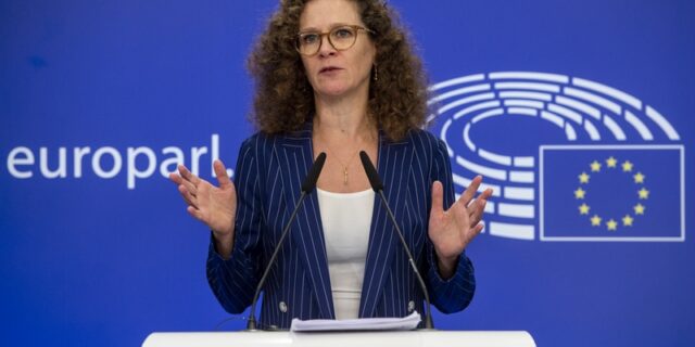 Ναυάγιο στην Πύλο: “Καρφιά” της Σόφι Ιν’τ Βελντ για Ντογιάκο