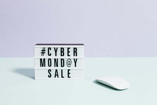 Cyber Monday: Πού θα βρείτε προσφορές εώς και 80% στα αγαπημένα σας προϊόντα