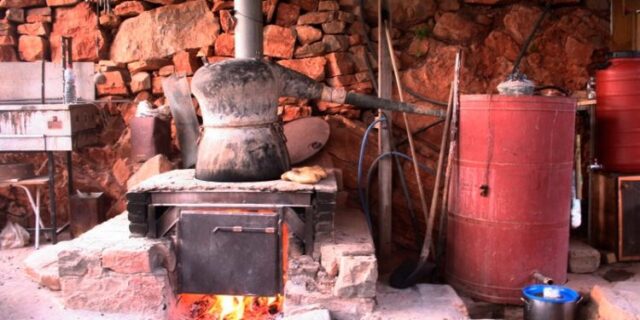 Ηράκλειο: 13χρονος και 11χρονη έπεσαν σε ρακοκάζανο – Νοσηλεύονται με εγκαύματα