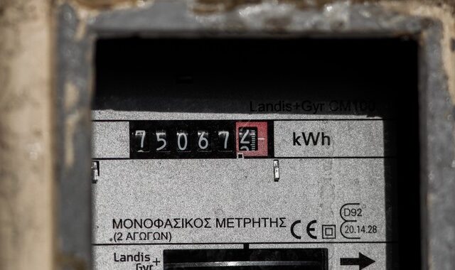 Λογαριασμοί Ρεύματος: Έρχεται η επιβάρυνση ενός λεπτού ανά κιλοβατώρα για χρεώσεις ΥΚΩ