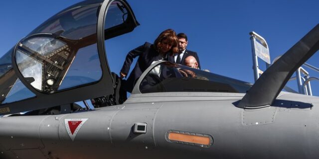 Η K. Σακελλαροπούλου στην 114 Πτέρυγα Μάχης, σε μοίρα της οποίας είναι ενταγμένα τα αεροσκάφη RAFALE