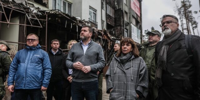 Σακελλαροπούλου σε Ζελένσκι: “Αμέριστη η υποστήριξη της Ελλάδας προς τον ουκρανικό λαό για ελευθερία και ανεξαρτησία”