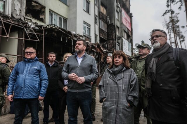 Σακελλαροπούλου σε Ζελένσκι: “Αμέριστη η υποστήριξη της Ελλάδας προς τον ουκρανικό λαό για ελευθερία και ανεξαρτησία”