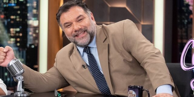 Γρηγόρης Αρναούτογλου: Ανακοίνωσε το τέλος του The 2Night Show – “Στεναχωριόμαστε”