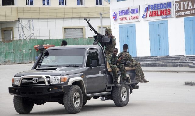 Σομαλία: 10 νεκροί από επίθεση τζιχαντιστών σε ξενοδοχείο – Σε εξέλιξη πολιορκία