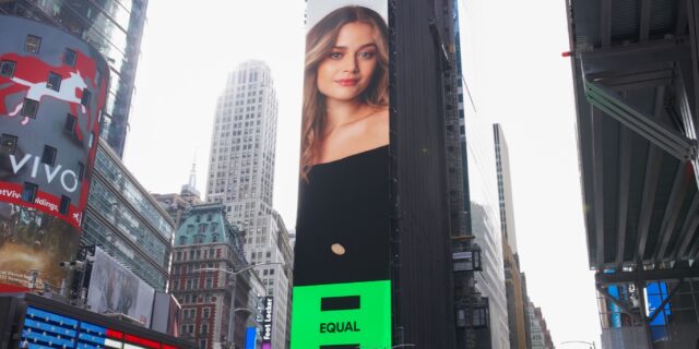 Στεφανία Λυμπερακάκη: Σε Billboard στην Times Square για καλό σκοπό