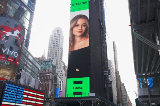Στεφανία Λυμπερακάκη: Σε Billboard στην Times Square για καλό σκοπό