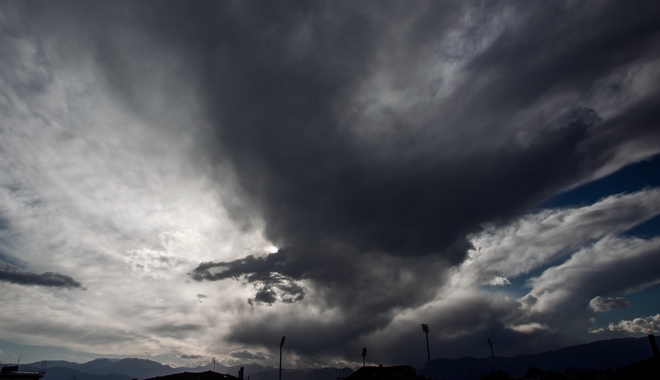 Καιρός: Συννεφιά και βροχές την Τετάρτη – Επιδείνωση από την Κυριακή