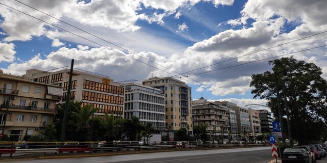 Καιρός Αθήνα: Αραιές νεφώσεις και θερμοκρασία έως 22 βαθμοί