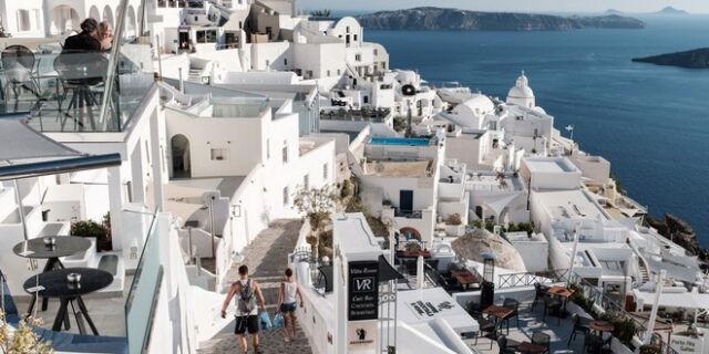 Τα ελληνικά νησιά με ρεκόρ τουριστών τον Οκτώβριο – Η Μύκονος στο τέλος της λίστας