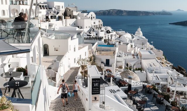 Τα ελληνικά νησιά με ρεκόρ τουριστών τον Οκτώβριο – Η Μύκονος στο τέλος της λίστας