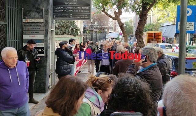 Θεσσαλονίκη: Πλειστηριασμός πρώτης κατοικίας σε συνταξιούχο δάσκαλο – Κινητοποίηση έξω από την τράπεζα