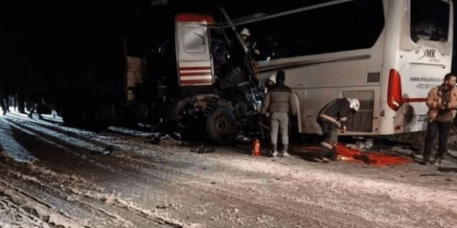 Λετονία: Σύγκρουση φορτηγού με λεωφορείο που μετέφερε Ουκρανούς στρατιώτες – Ένας νεκρός
