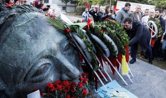 Στο Πολυτεχνείο ο Αλέξης Τσίπρας – Κατάθεση στεφάνων με συνθήματα για ανατροπή