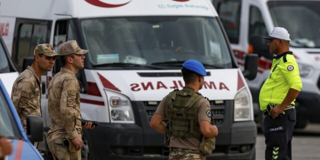 Τουρκία: Δύο νεκροί σε επίθεση με ρουκέτες κοντά στα σύνορα με τη Συρία