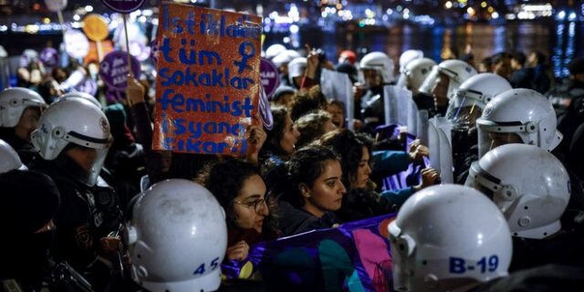 Τουρκία: Δεκάδες συλλήψεις σε διαδήλωση για την εξάλειψη της βίας κατά των γυναικών