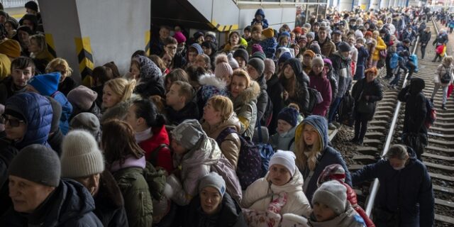 Πόλεμος στην Ουκρανία: 14 εκατ. ξεριζωμένοι – Ο μεγαλύτερος εκτοπισμός εδώ και δεκαετίες