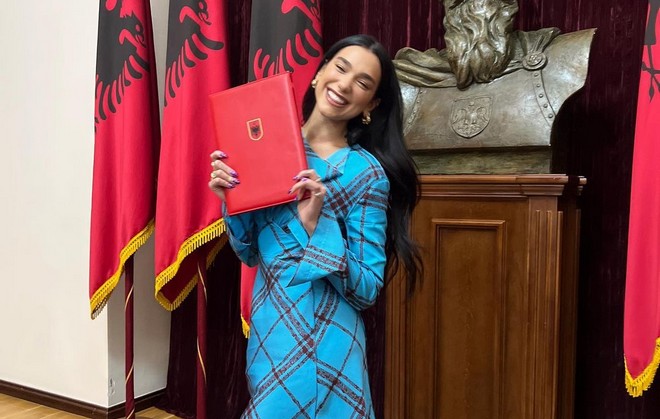Η Dua Lipa έλαβε και επίσημα την αλβανική υπηκοότητα – “Νιώθω πολύ περήφανη”