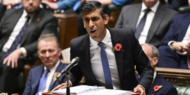 Στο στόχαστρο του Ρίσι Σούνακ τα τρανς άτομα – Σκέφτεται να αφαιρέσει τη νομική τους προστασία