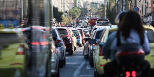 Κίνηση στους δρόμους: Κυκλοφοριακό κομφούζιο σε Κηφισό και Αθηνών – LIVE ΧΑΡΤΗΣ
