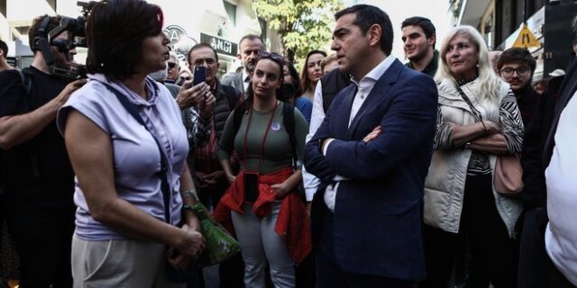 Τσίπρας: “Οι μεσαίοι γίνονται φτωχοί, οι φτωχοί απελπισμένοι κι οι γαλάζιες ακρίδες εφορμούν στο δημόσιο πλούτο”