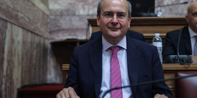 Κ. Χατζηδάκης: Αύξηση 7,65% για τους συνταξιούχους – “Ένας στους δυο θα πάρει τουλάχιστον μια επιπλέον σύνταξη”