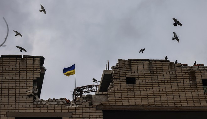 Υψώθηκε η σημαία της Ουκρανίας στη Χερσώνα – Έφυγαν οι ρωσικές δυνάμεις