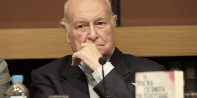 Πώς μας ενώνει και πώς μας δονεί, του Διακογιάννη η φωνή: Όταν ο κορυφαίος δημοσιογράφος έγινε τραγούδι του Κηλαηδόνη