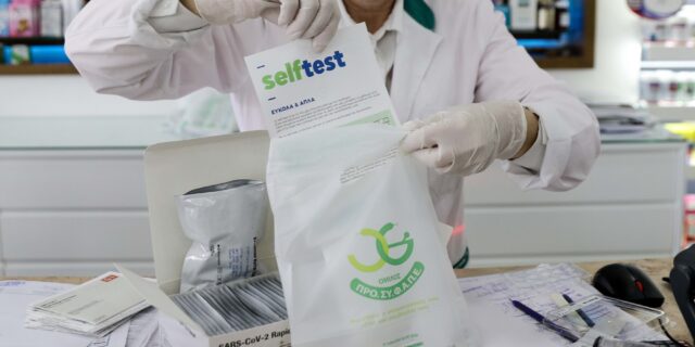 Τζανάκης: Ο λόγος για την εφετινή έξαρση των ιώσεων – “Θα ζήσουμε σοβαρές καταστάσεις”