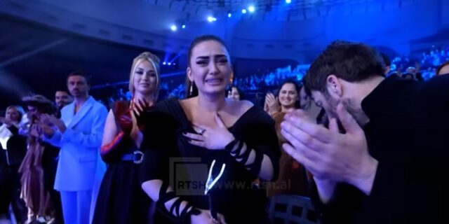 Eurovision 2023: Με μια εξαμελή οικογένεια από το Κόσοβο η Αλβανία – Ακούστε το κομμάτι