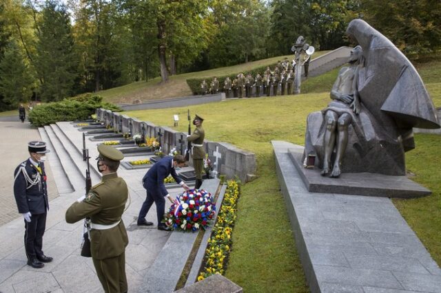 Λιθουανία: Αγνοεί τον ΟΗΕ και διαλύει σοβιετικό μνημείο