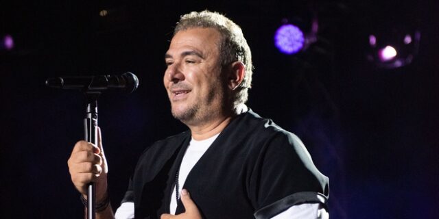 Περιστέρι: Κοσμοσυρροή στην εορταστική συναυλία με τον Αντώνη Ρέμο