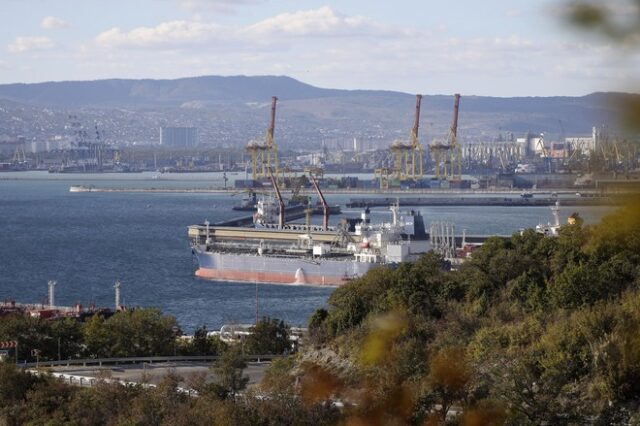 Ρωσία: Παραδέχεται πως το πλαφόν στο πετρέλαιο μπορεί να πλήξει τα δημόσια οικονομικά