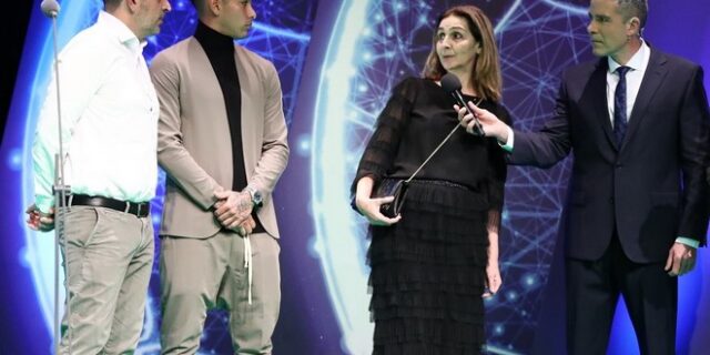 Άλκης Καμπανός: Συγκλόνισε η μητέρα του στη βράβευση του Αραούχο από τον ΠΣΑΠΠ