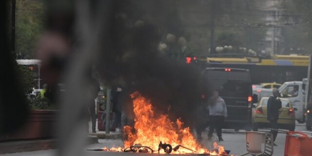 Ένταση με αστυνομικούς στην ΑΣΟΕΕ – Άνοιξε η Πατησίων