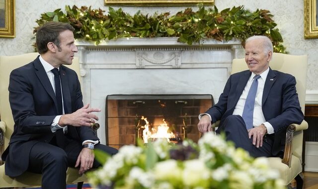 Συνάντηση Μπάιντεν-Μακρόν: “Οι χώρες μας είναι αδελφωμένες στον αγώνα για την ελευθερία”