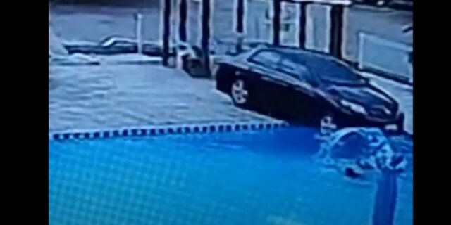 Βραζιλία: Αυτοκίνητο έπεσε σε πισίνα δίπλα από παιδάκια