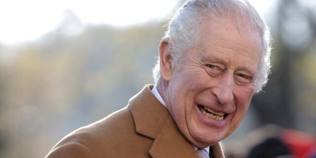 Η πρώτη χριστουγεννιάτικη κάρτα του βασιλιά Καρόλου δεν είναι “στημένη”