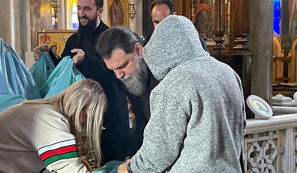 Δέματα Αγάπης από τον Μητροπολίτη Ν. Ιωνίας κ. Γαβριήλ